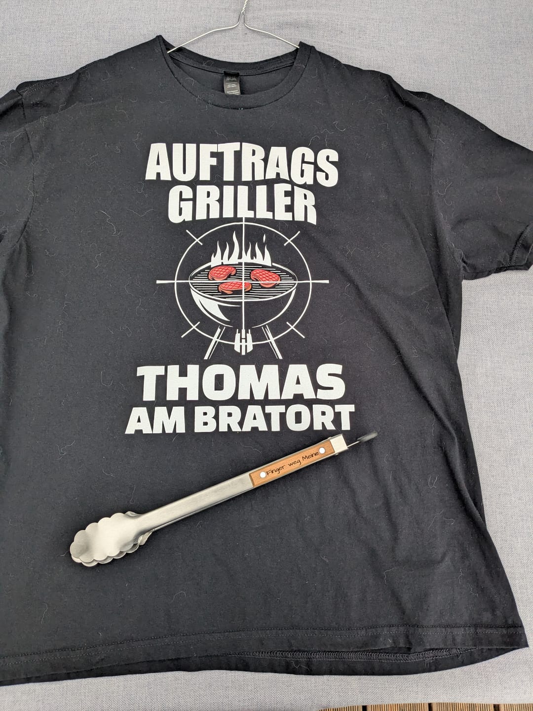 Customer photo review of Grillzange mit Gravur. Edelstahl, Holzgriff individuell personalisiert