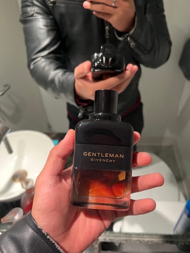 Reseña con foto de un cliente sobre Perfume GIVENCHY GENTLEMAN RÉSERVE PRIVÉE 100 ml EDP