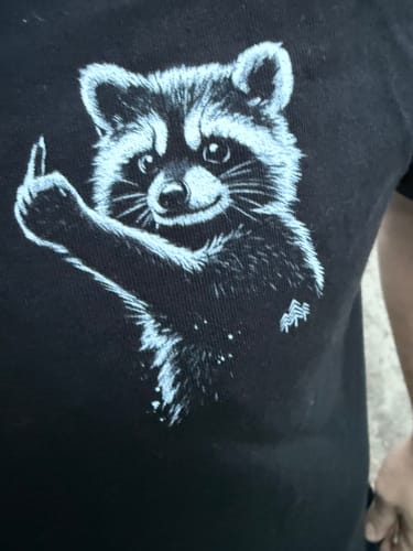 Customer photo review of Frecher Waschbär (klein) - Bio Herren Shirt