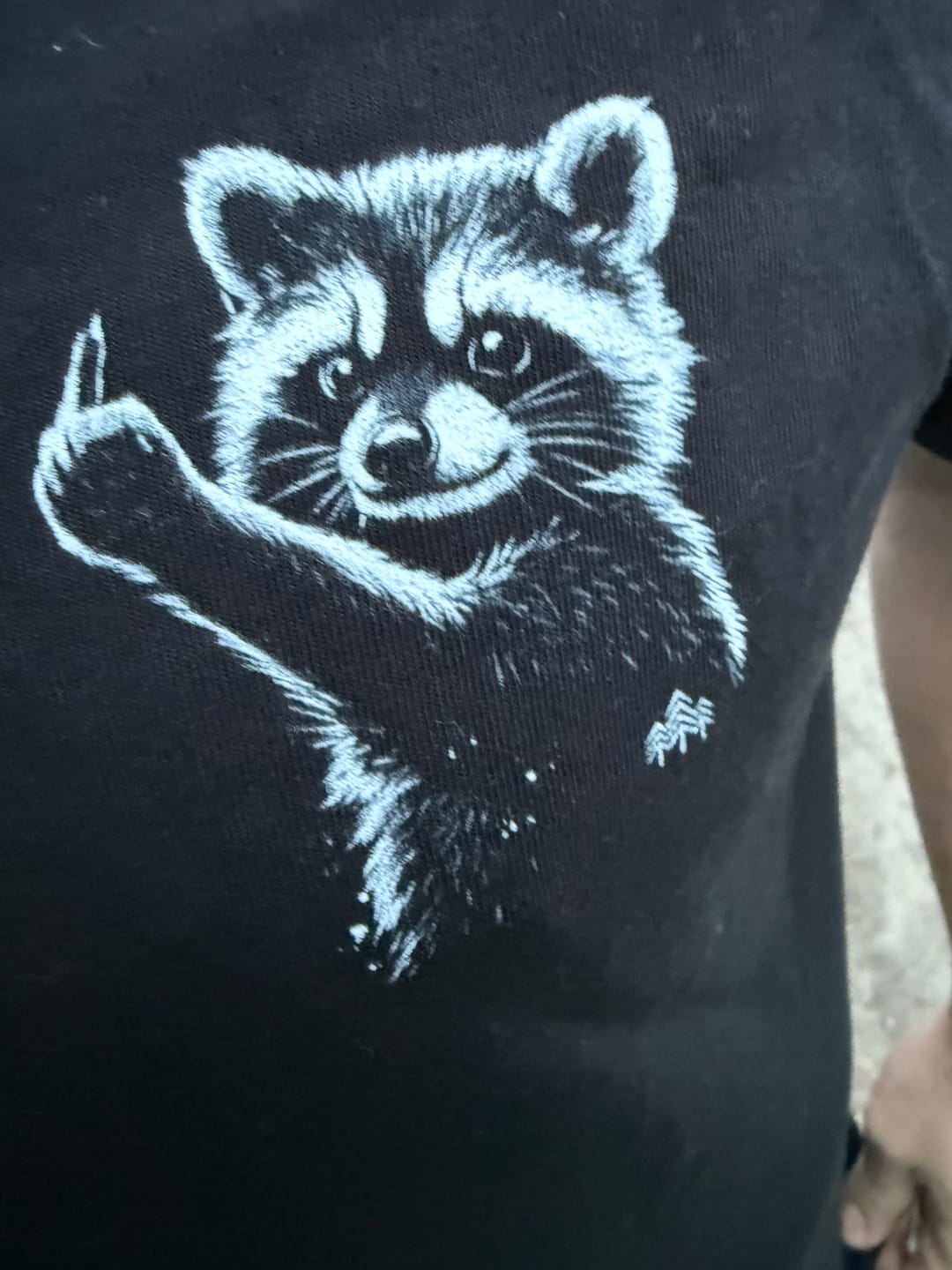 Customer photo review of Frecher Waschbär (klein) - Bio Herren Shirt
