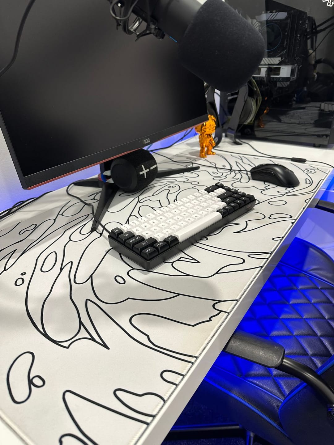 Customer photo review of White Monochrome Swirl Mousepad