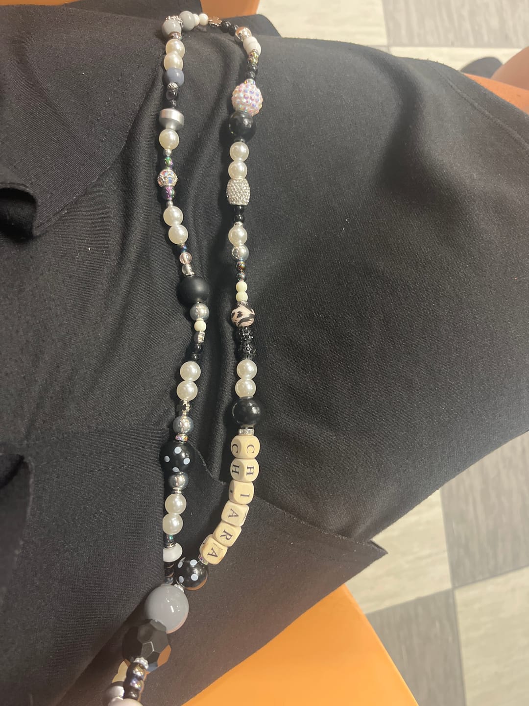 Customer photo review of Portachiavi Lungo da collo di perle fatto a mano 🖤 Nero