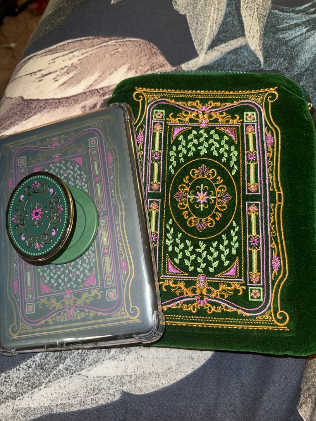 Customer photo review of Literati Kindle Sticker Insert - Forest Green