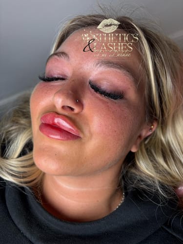 Customer photo review of 0.25 Flat Split Tip Cashmere Eyelash Extensions (16 lines)