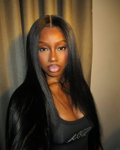 Customer photo review of Silky Straight Glueless Wig 5x5 HD Lace Invisible Knots 180% Density