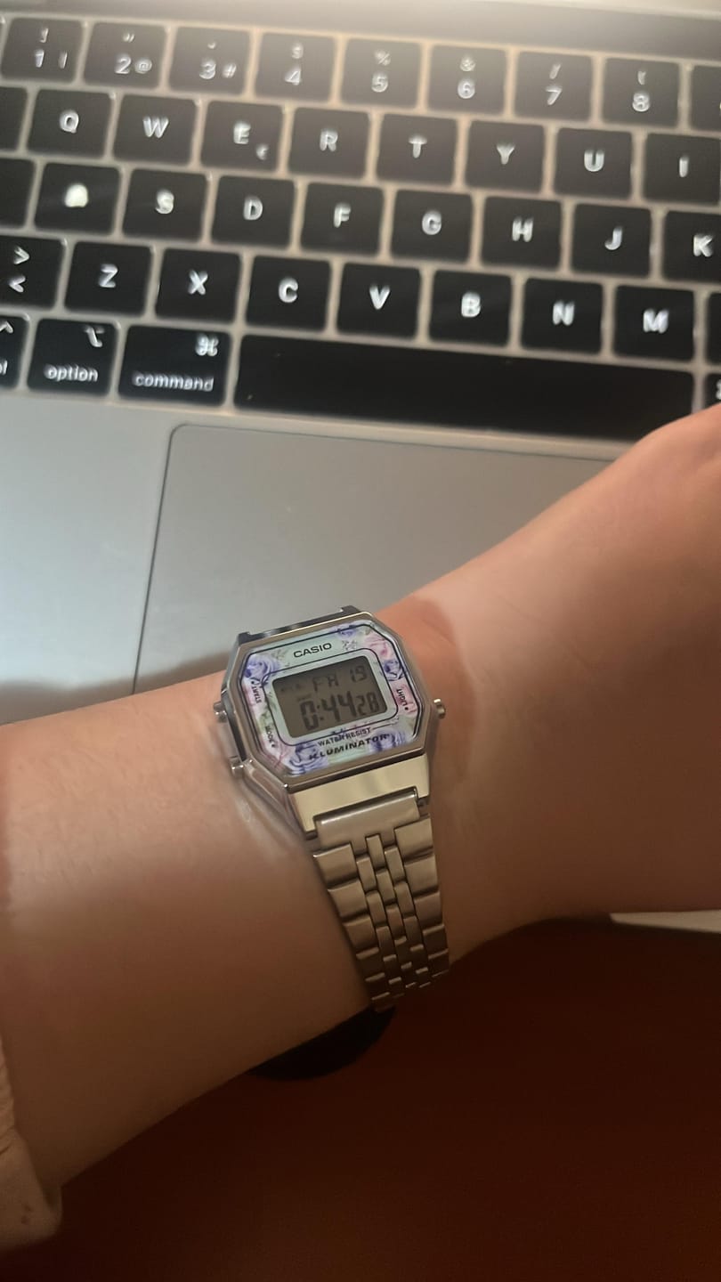 Customer photo review of Reloj Casio Vintage LA680WA-2CDF Plateado Flores