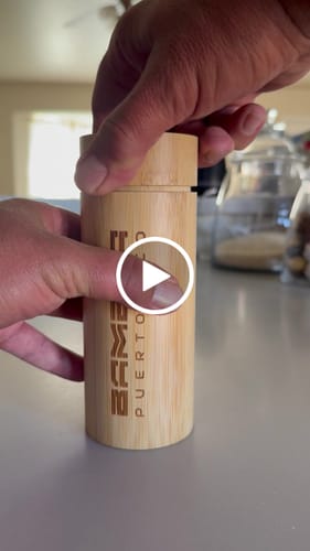 Customer video review of Mis Raíces Black