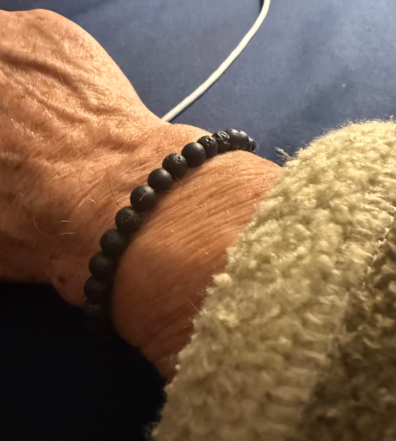 Customer photo review of Bracelet Pierre de Lave "Energie Volcanique"