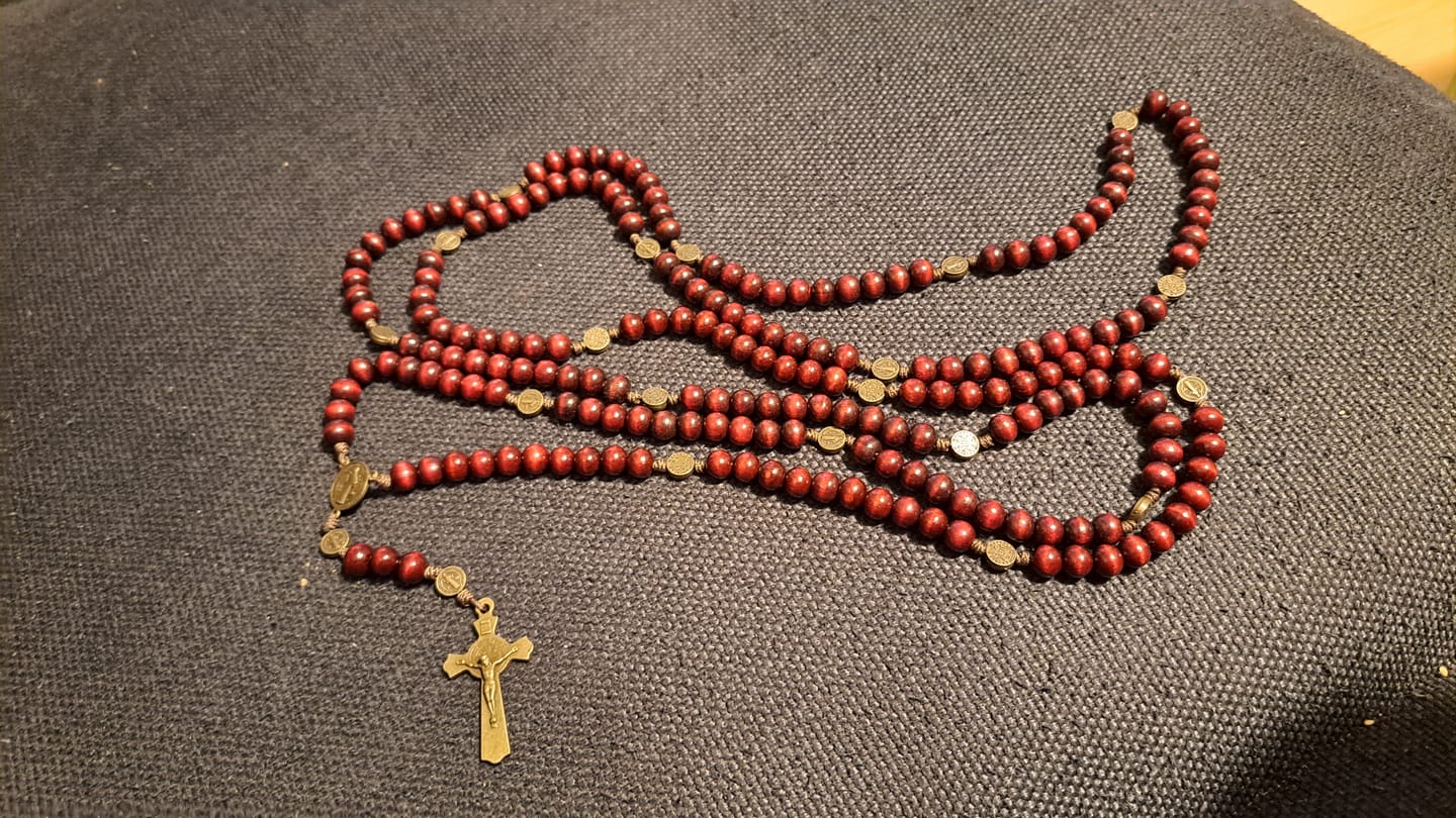 Customer photo review of Christianartworkshop 15/20 Decade Olive Wood Rosary with St. Benedict, Crucifix & Waist Chain Design—Divine Devotion in Dual Use