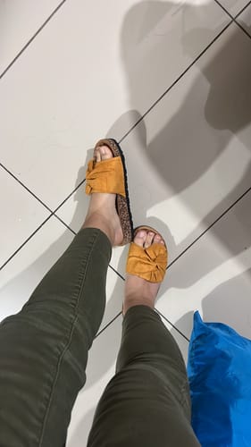 Reseña con foto de un cliente sobre Sandalias Rosita Mostaza