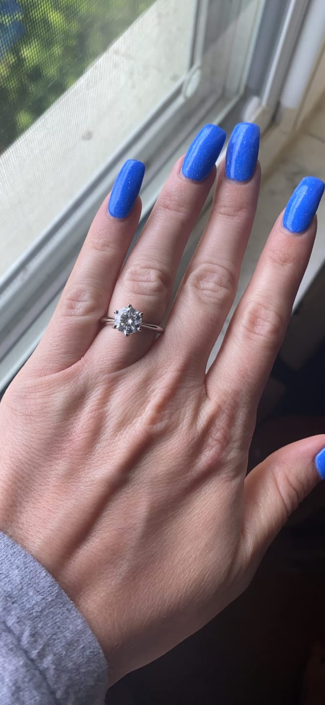 Customer photo review of Rodiffy Moissanite 2.0 Ct ～3.0Ct Round Cut 6 Prong White Gold Engagement Ring