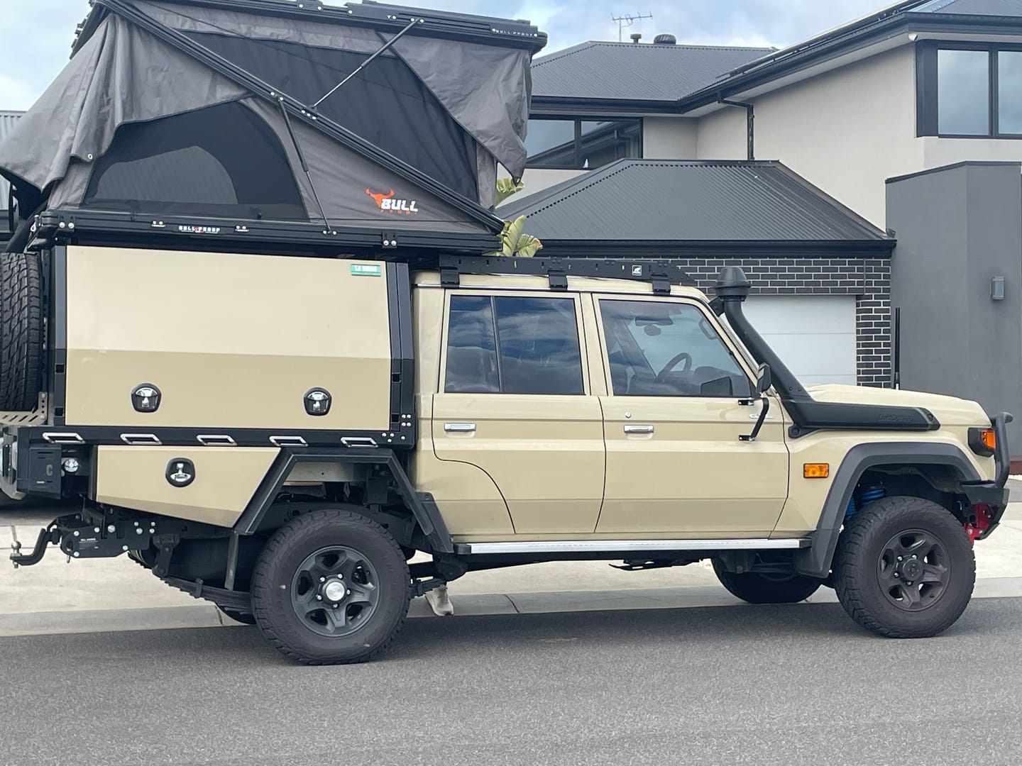 Customer photo review of Summit XLZ 1550 Rooftop Tent