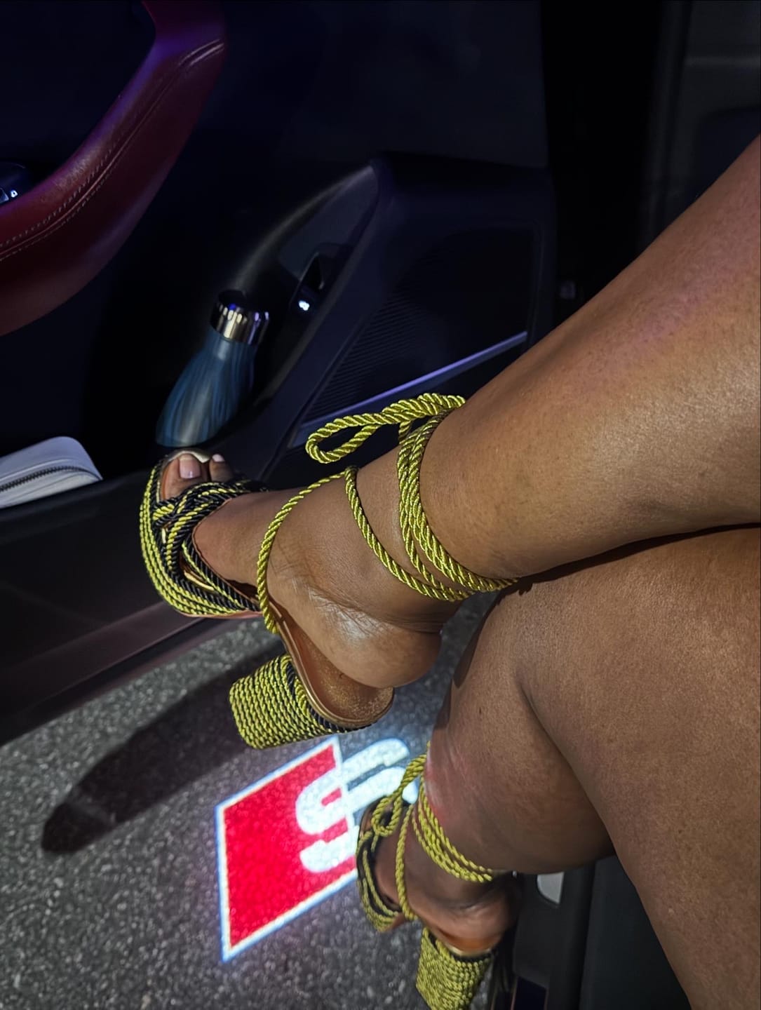 Customer photo review of Brianna Black/Gold Multi Color Rope II