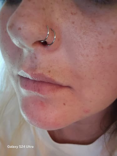 Customer photo review of Le double piercing