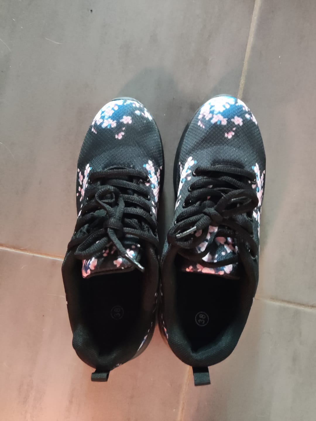 Customer photo review of Sneakers Hana