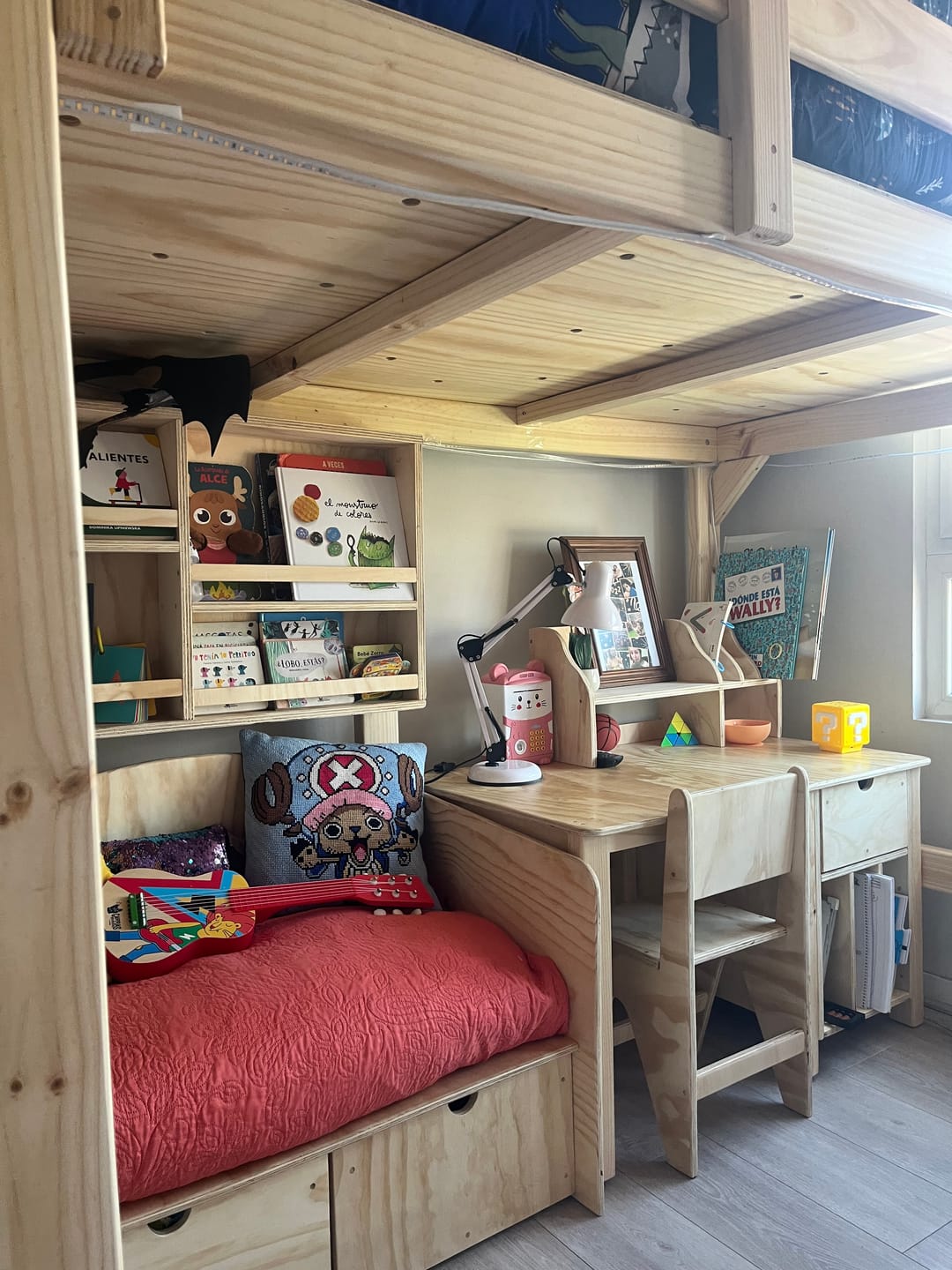 Customer photo review of Cama Loft Agustina (perchero de regalo)