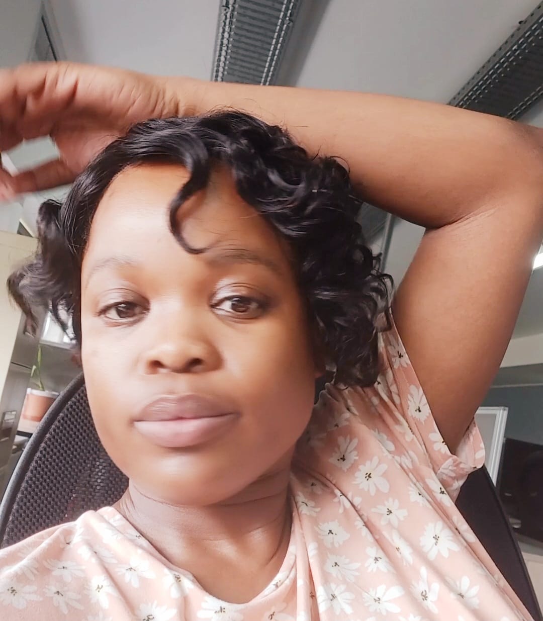 Customer photo review of Finger Wave Side Part Pixie Cut Wig
