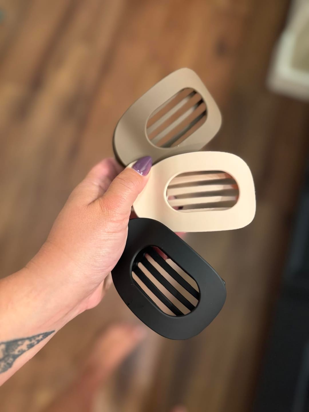 Customer photo review of Clipsy - Flat Claw Clip