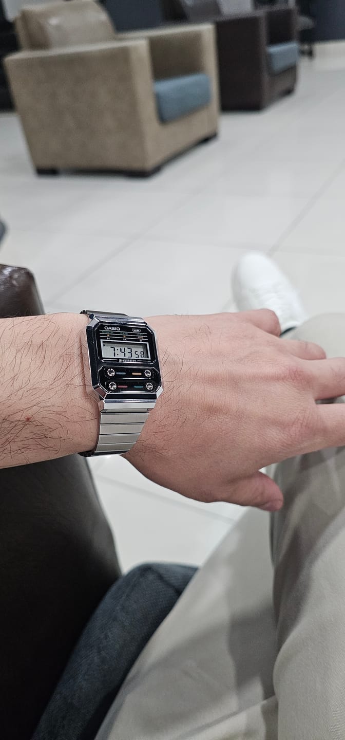 Customer photo review of Reloj Casio Vintage A100WE-1ADF Alien F-100 Reissue Plateado