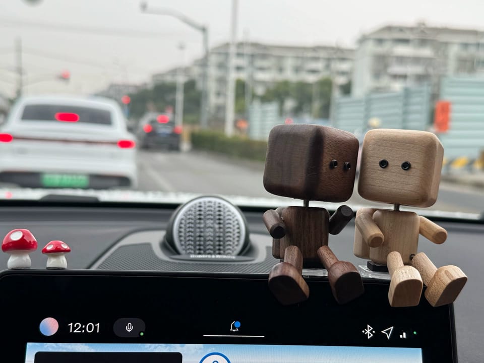 Customer photo review of Wobbling Mini Figurine Car Ornament