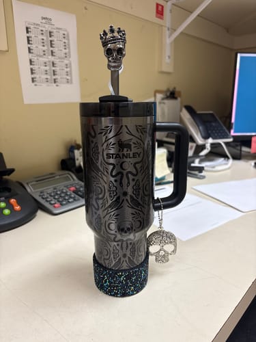 Customer photo review of Royal Skull Deluxe Straw Topper