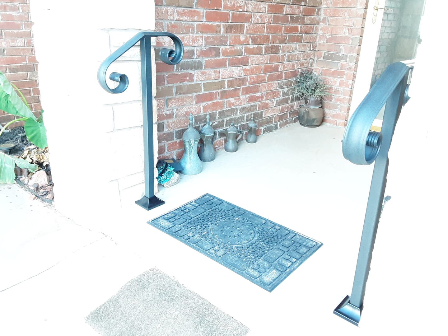 Customer photo review of One Step Handrail with Scroll End – Decorative Metal Grab Rail – DIY Stair Railing for 1 Step – Powder Coated Black – Includes Hardware
