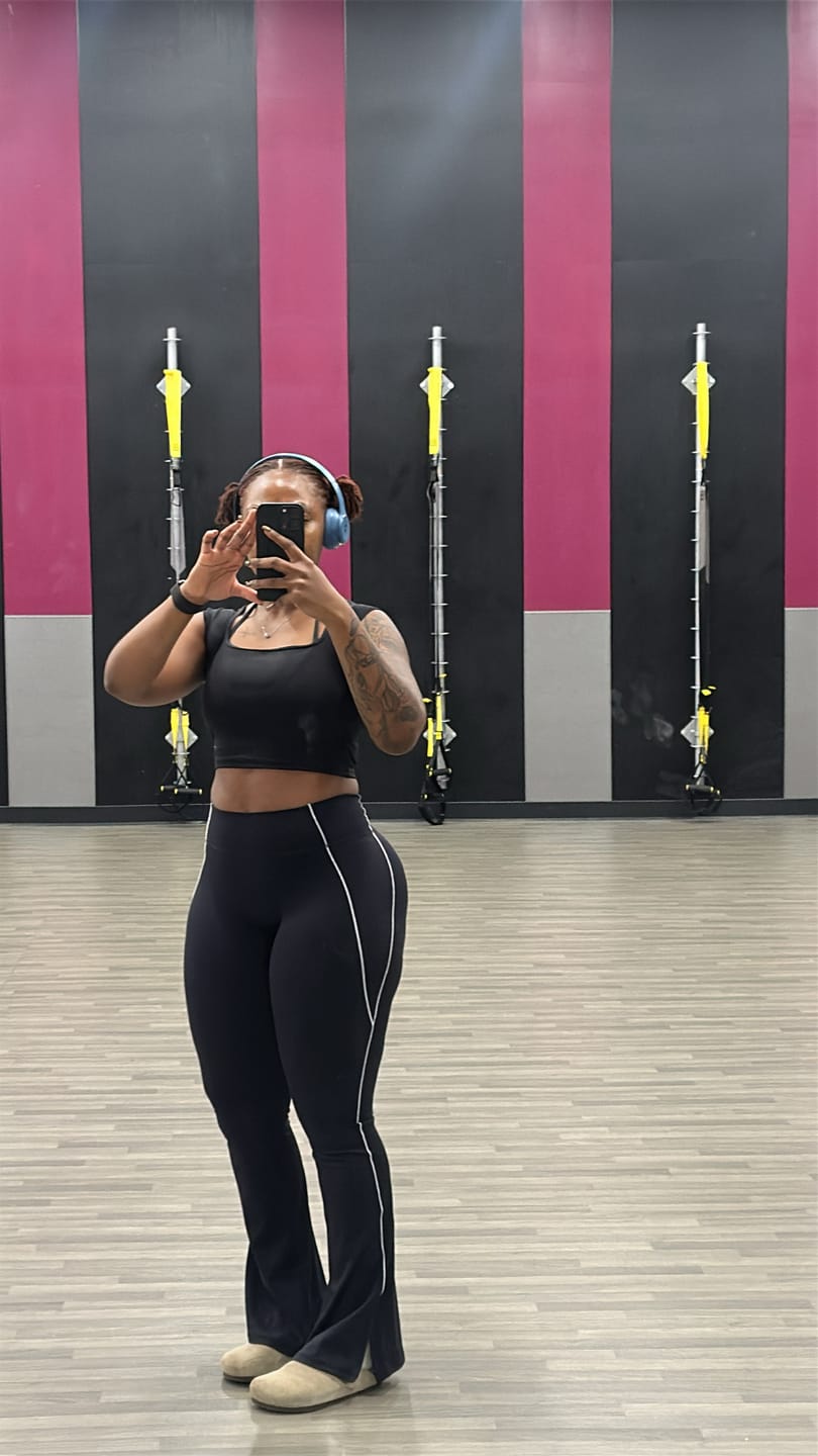 Customer photo review of W285 - Elevate flare leggings