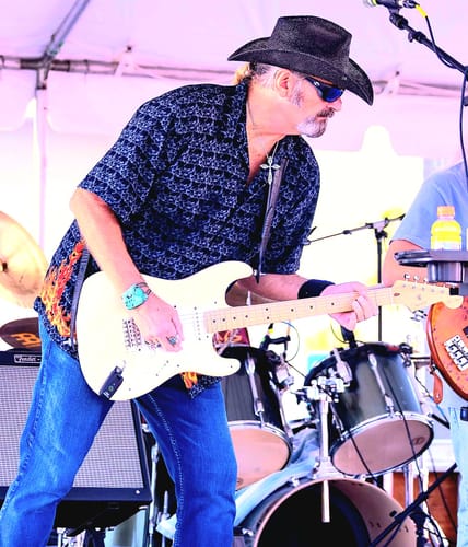 Customer photo review of [NEW] UHF NEXUS - Pro-Grade UHF Wireless System For Guitar/Bass – USB-C, Latency<2 ms, 7 Channels, 165 feet Range