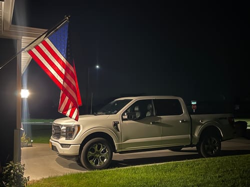 Customer photo review of Non-Tangle Flagpole Spinners