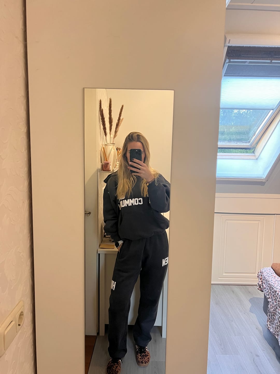 Customer photo review of GATED COMMUNITY HOODIE DARK GREY