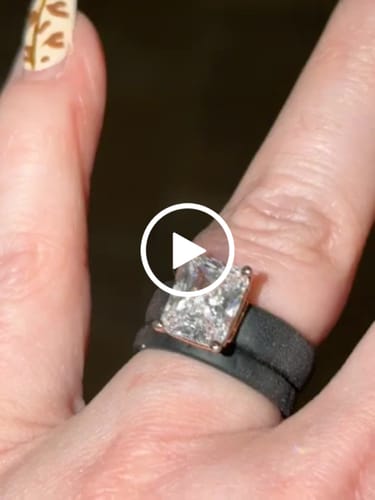 Customer video review of Silicone Ring – 10×8 mm Emerald Cut CZ | Patent-Pending Design - GlowStone Collection