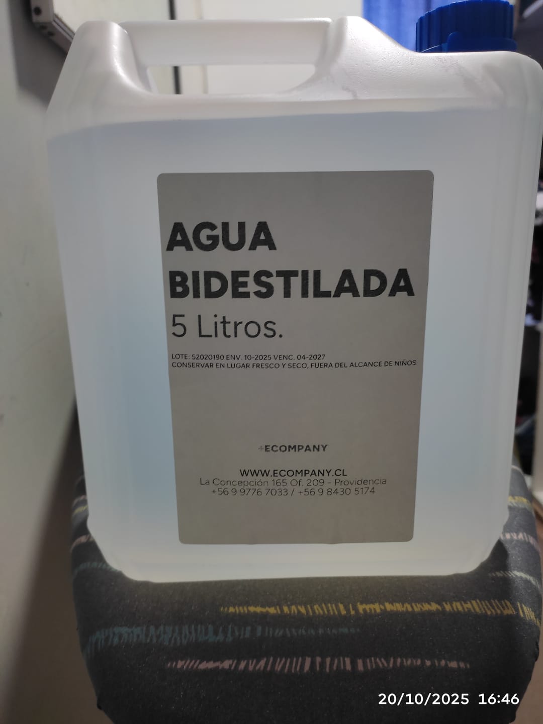 Customer photo review of Agua calidad Bidestilada - Bidón de 5 Litros