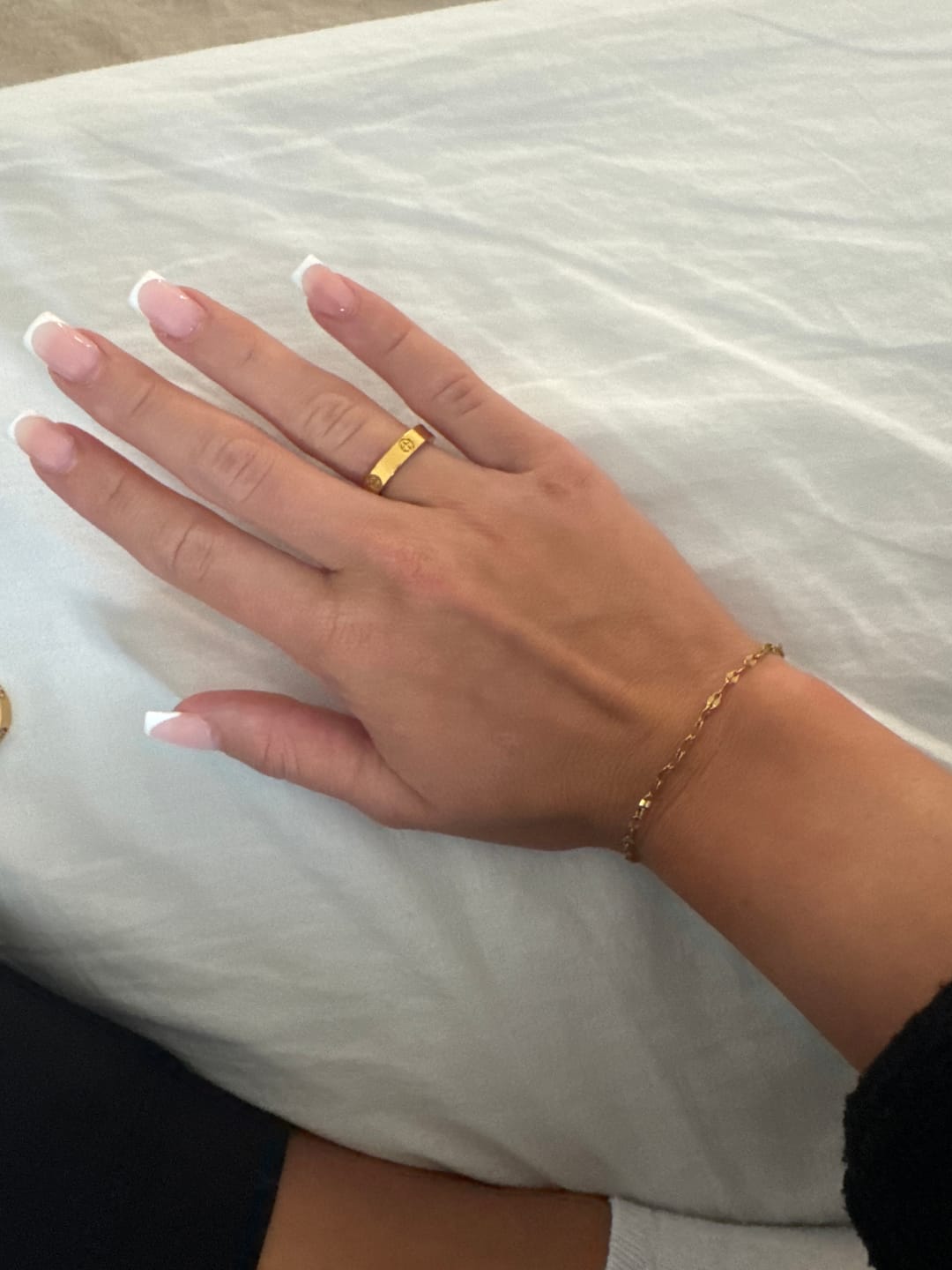 Customer photo review of Crossed Arianna Ring | 18K vergoldet