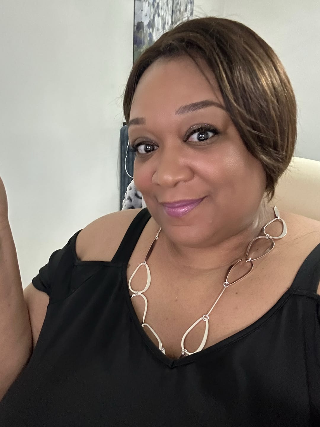 Customer photo review of Vanessa 100% Brazilian Human Hair Swiss Silk Deep J-Part Lace Front Wig - TDJH NADINE