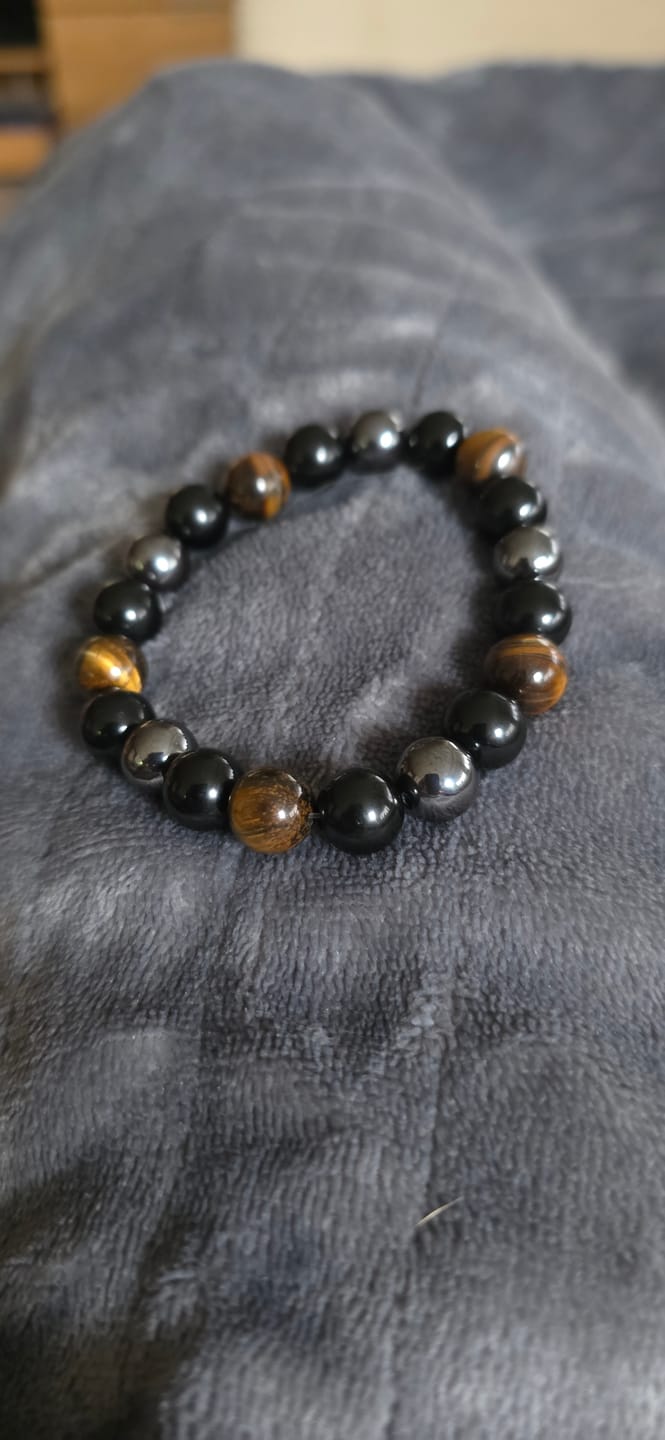 Customer photo review of DREIFACHER SCHÜTZER Tigerauge - Hämatit - Schwarzer Obsidian