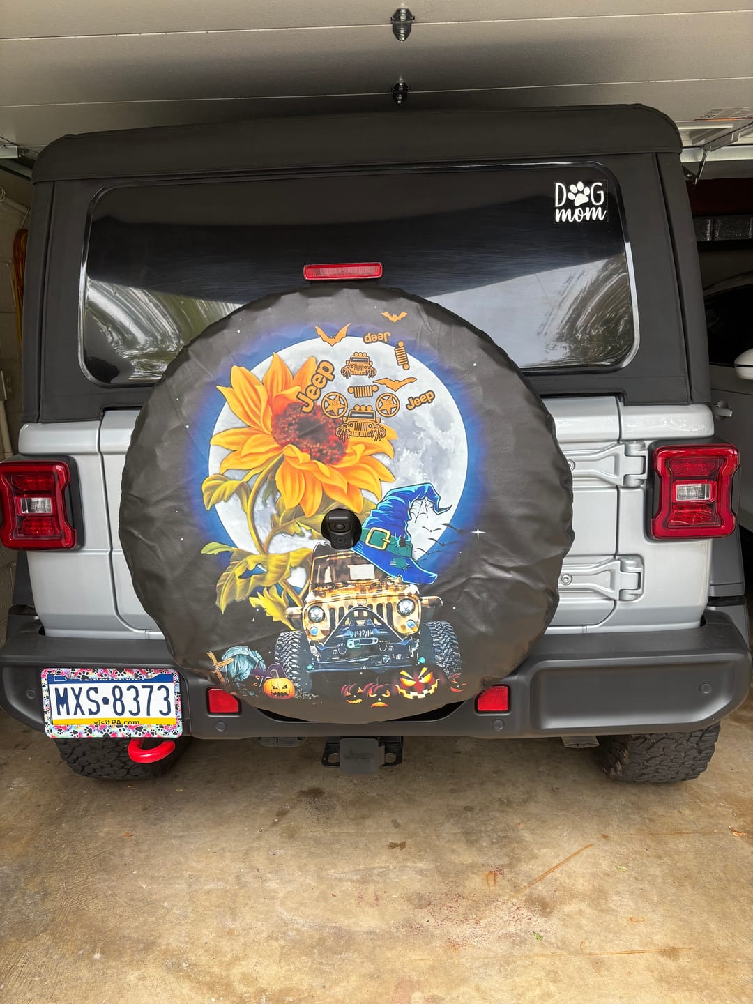 Customer photo review of Jeep Sunflower Halloween Automotive Spare Tire Cover