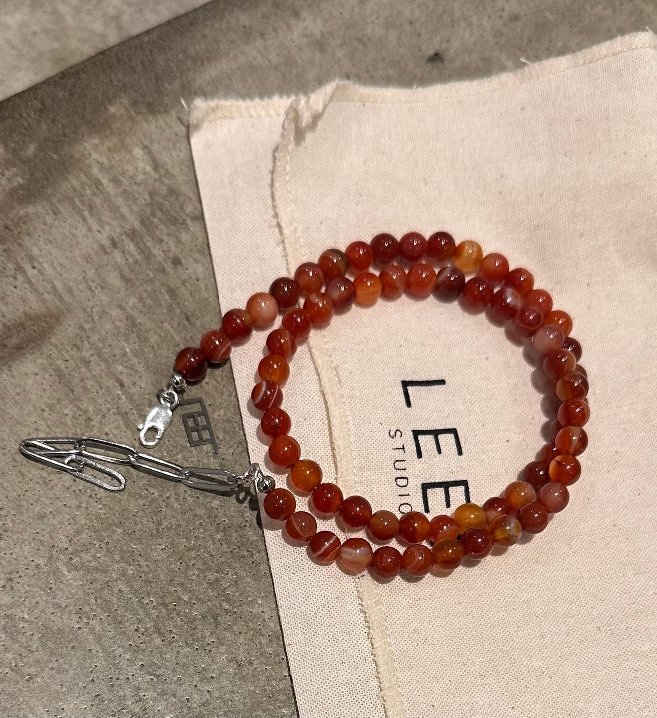 Customer photo review of MINI ARNE NECKLACE für Selbtsvertrauen & Energie