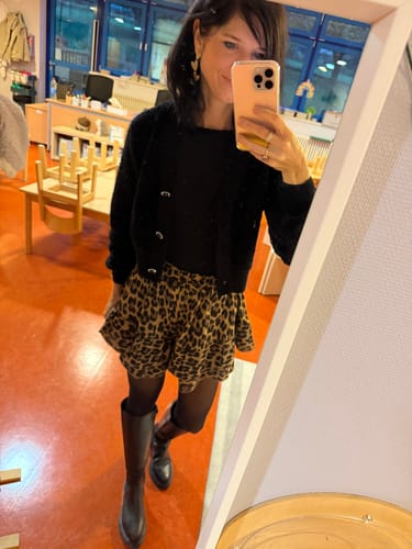 Customer photo review of Ana Musselin Shorts - Leo/Camel