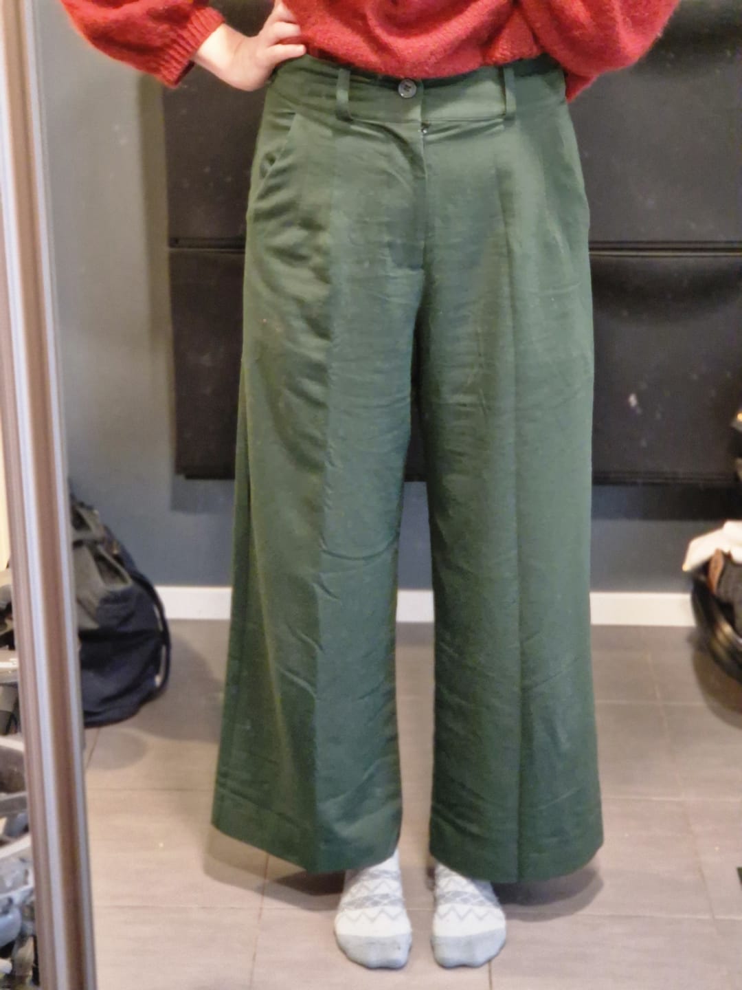 Customer photo review of Hepburn Pants med gylf - bukse med høyt liv - mørk grønn