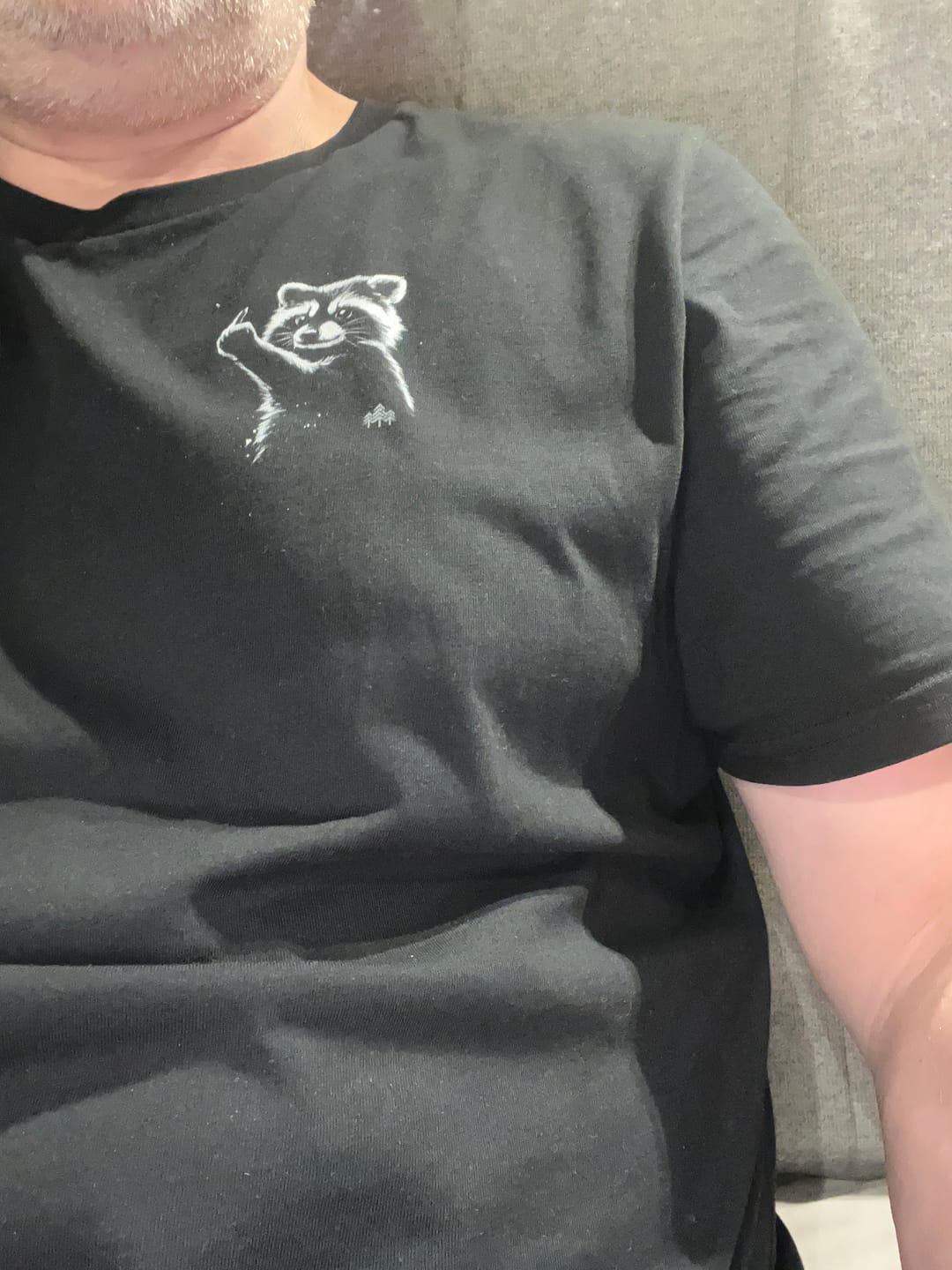 Customer photo review of Frecher Waschbär (klein) - Bio Herren Shirt