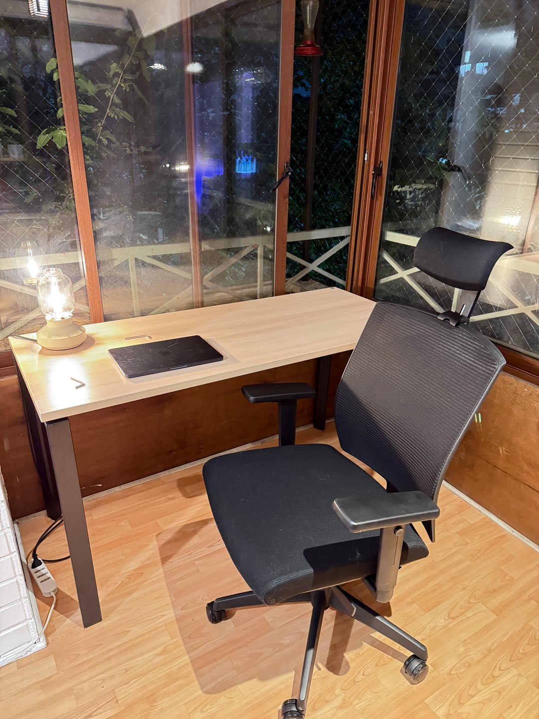 Customer photo review of Silla Oficina Taylor Syncro Negro con cabecero