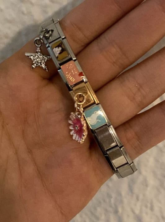 Customer photo review of Charm Gato Blanco
