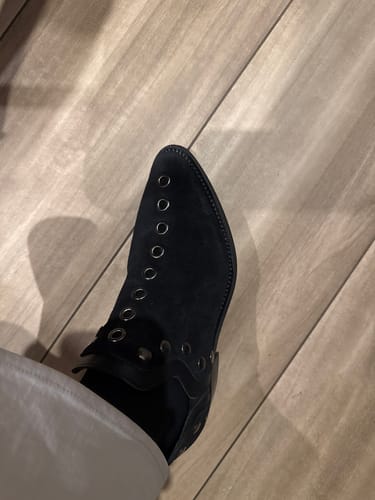 Customer photo review of BOTIN CECILE GAMUZA NEGRO 2551