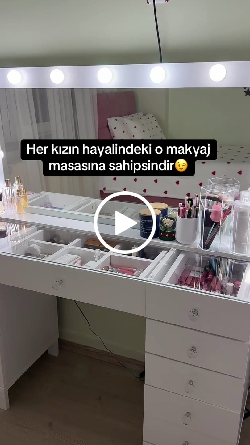 Customer video review of Rani BJ137 Hollywood Işıklı Aynalı Kulis Makyaj Masası Cam Tablalı 11 Çekmeceli Takı Düzenleyici Beyaz