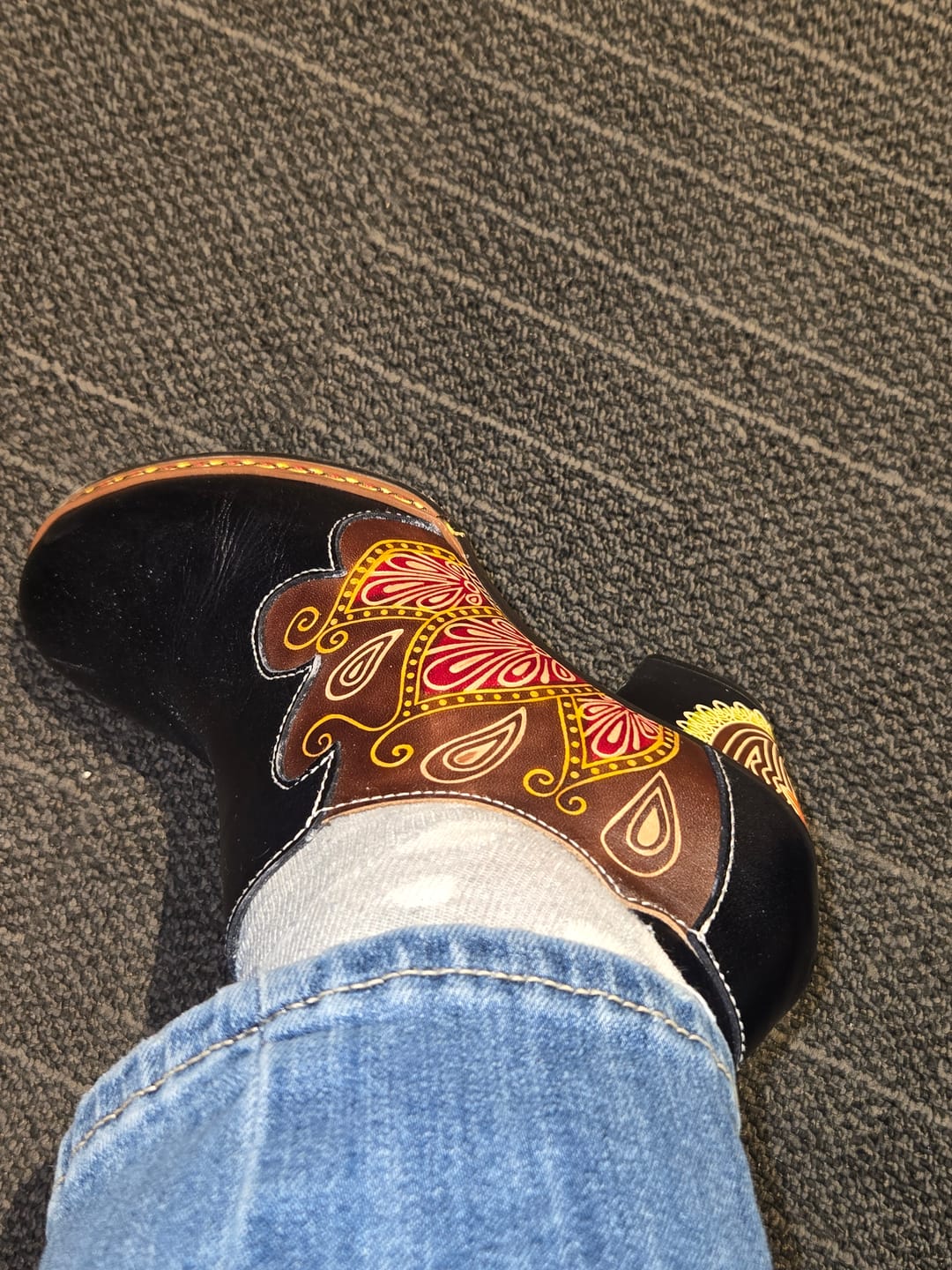 Customer photo review of Retro Pattern Leather Zipper Pumps