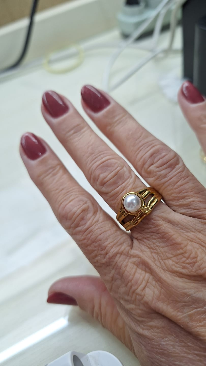 Customer photo review of Anel Catalina Pérola Solitário Banhado em Ouro 18k
