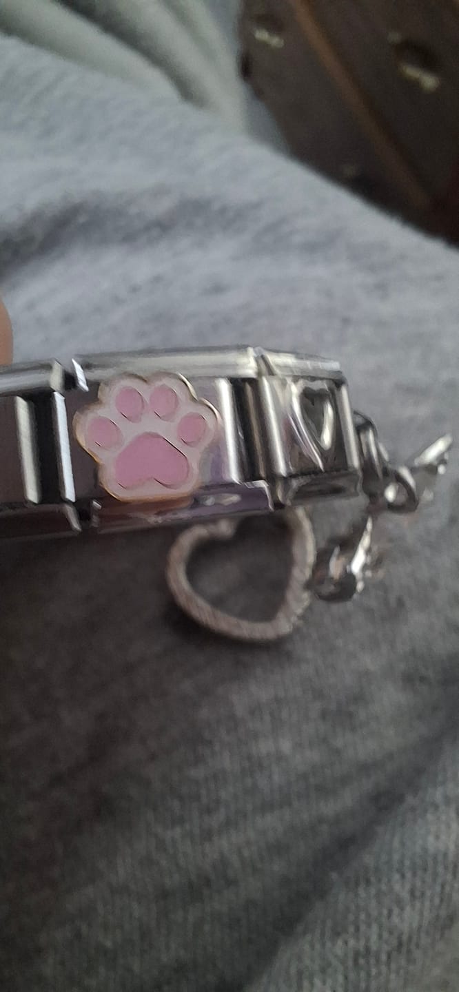 Customer photo review of Charm Huella rosa