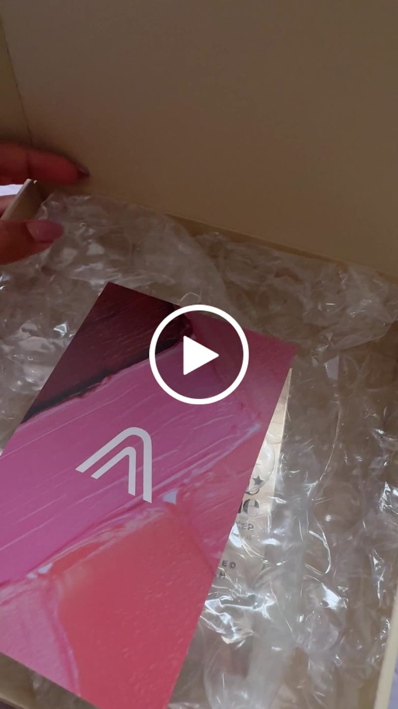 Customer video review of FIJADOR DE MAQUILLAJE 1ST SCENE