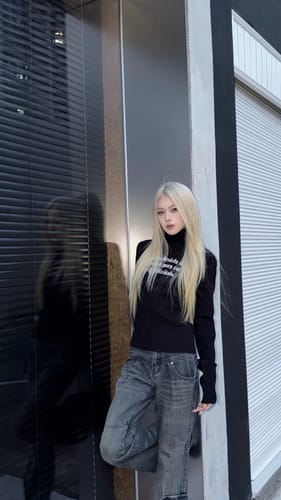 Customer photo review of Rase le sol Gothic Letter Ribbed Turtleneck Knit