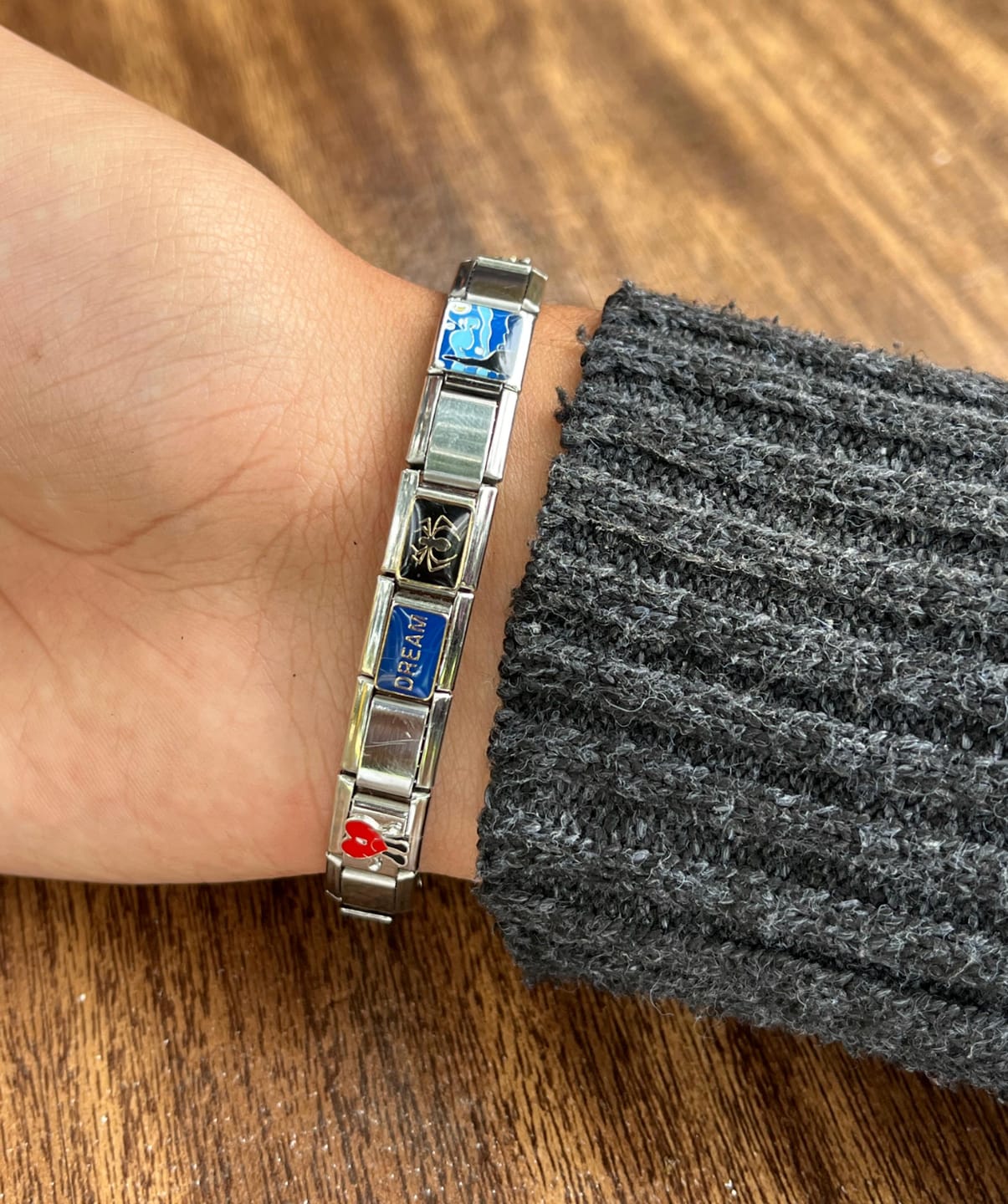 Customer photo review of Charm Araña